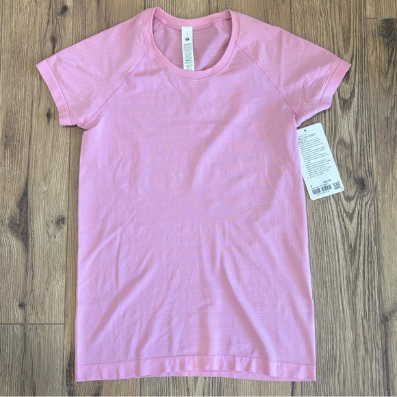 NWT Lululemon Swiftly Tech Short Sleeve Shirt In Pink Frosting Size 8 - Picture 1 of 6